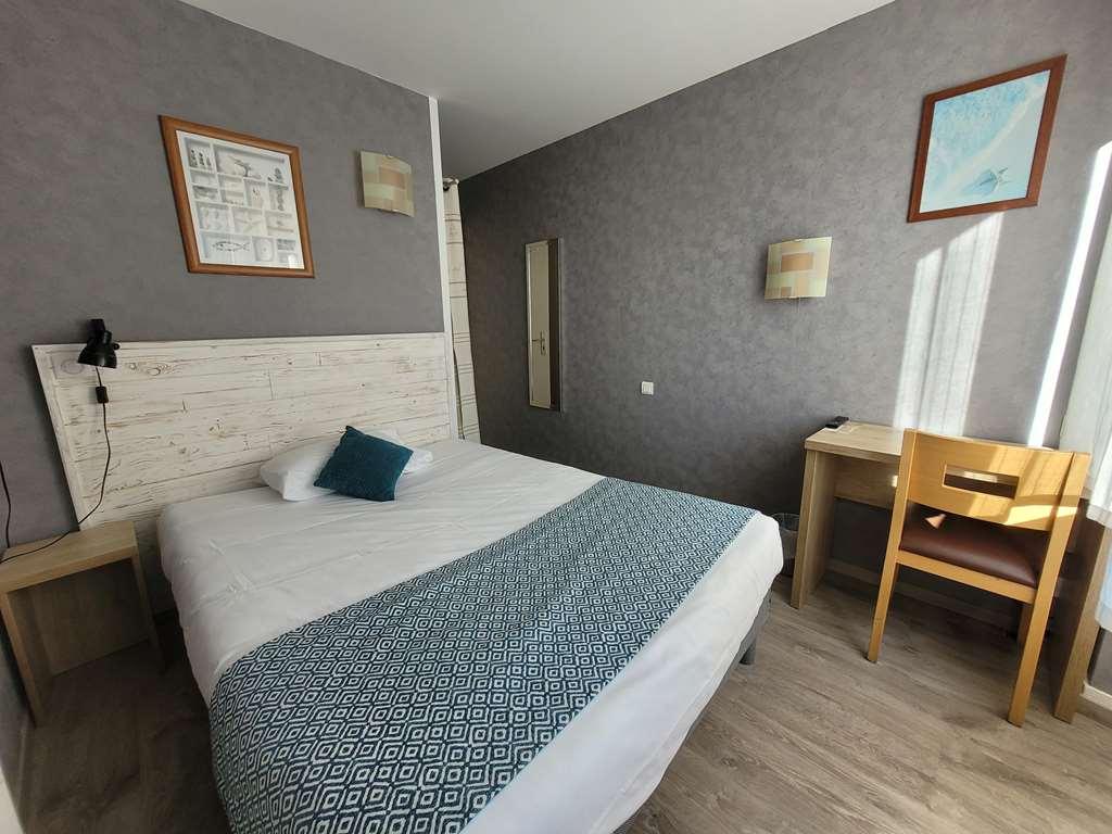 קונקרנו Brit Hotel Des Halles חדר תמונה