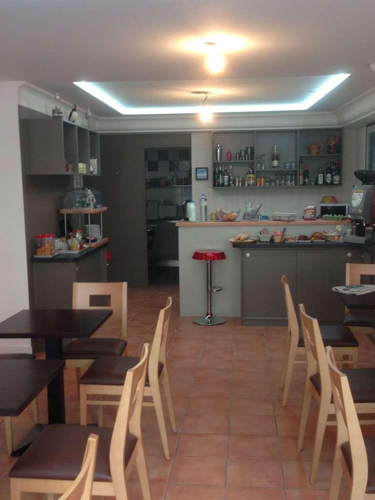 קונקרנו Brit Hotel Des Halles מסעדה תמונה