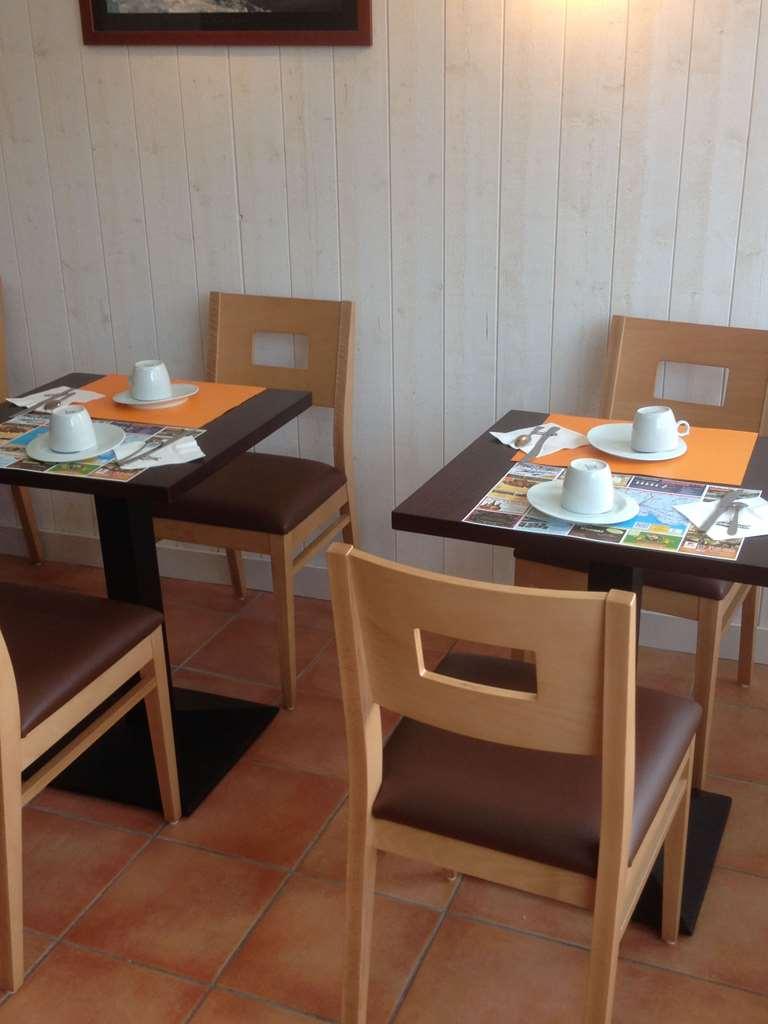 קונקרנו Brit Hotel Des Halles מסעדה תמונה