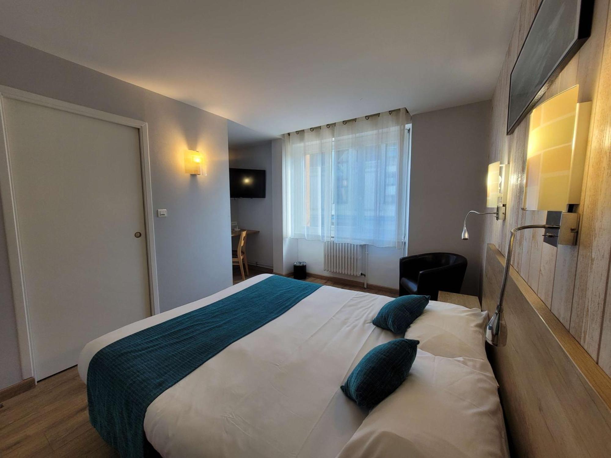 קונקרנו Brit Hotel Des Halles מראה חיצוני תמונה