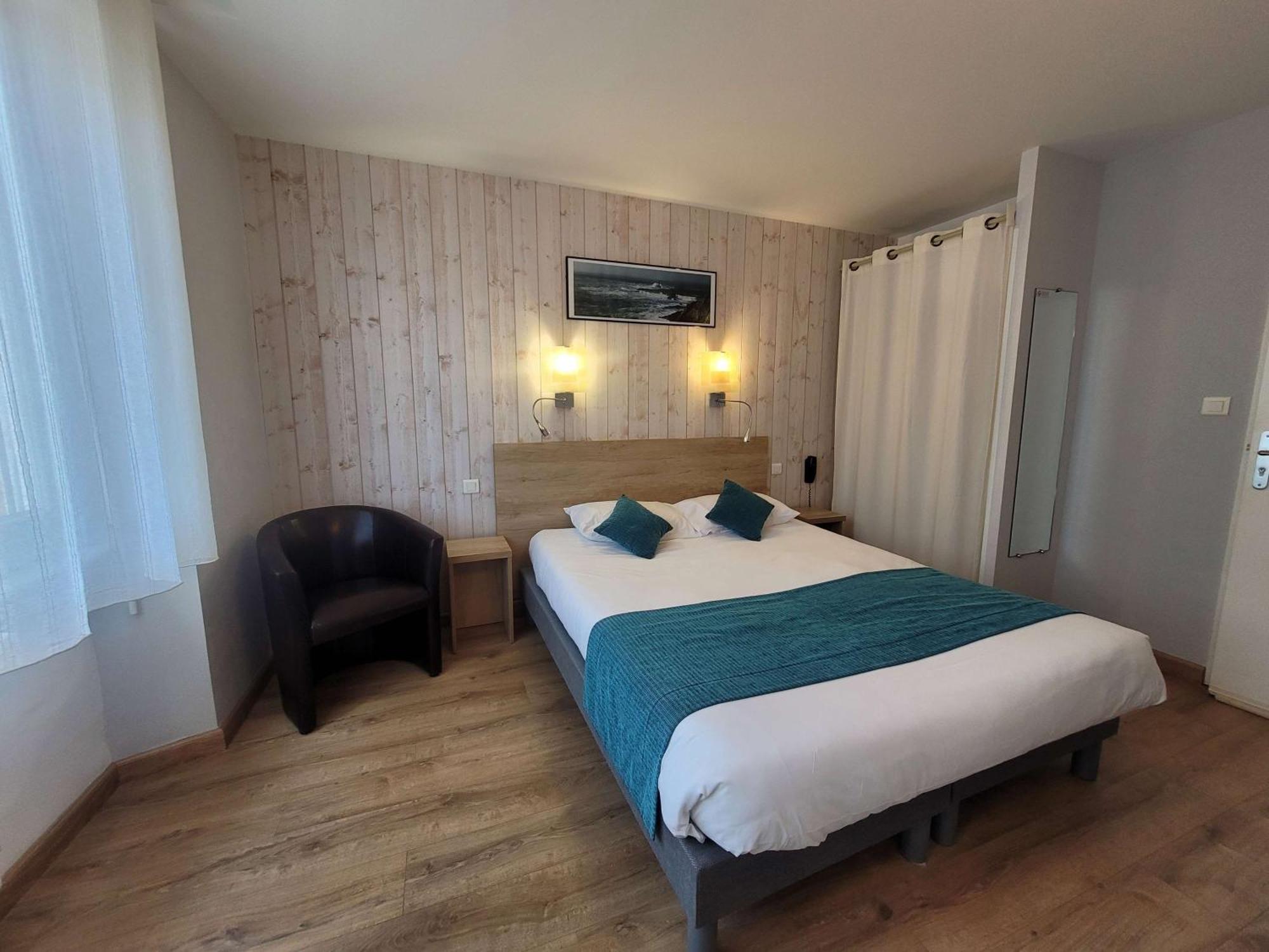 קונקרנו Brit Hotel Des Halles מראה חיצוני תמונה