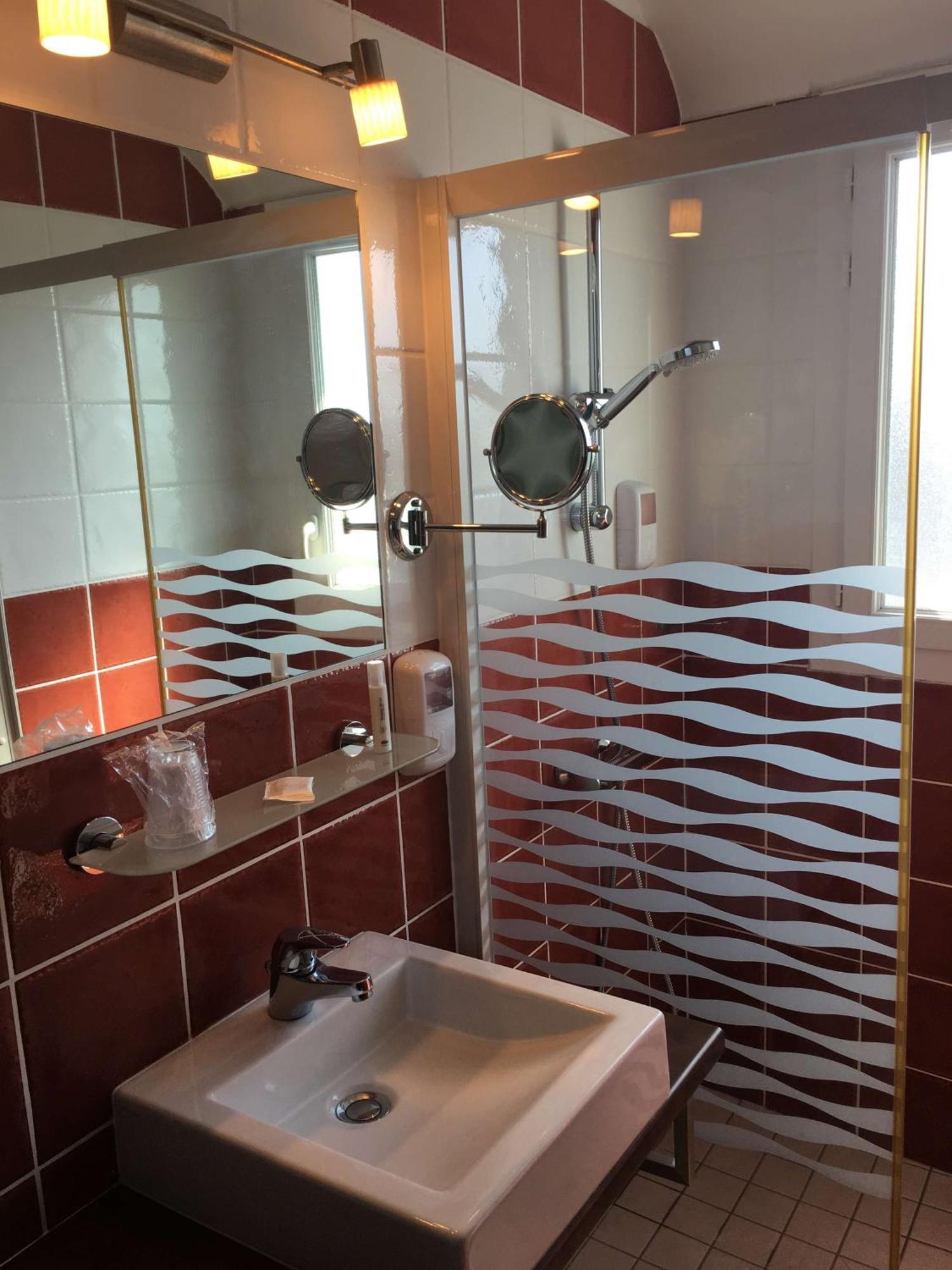 קונקרנו Brit Hotel Des Halles מראה חיצוני תמונה