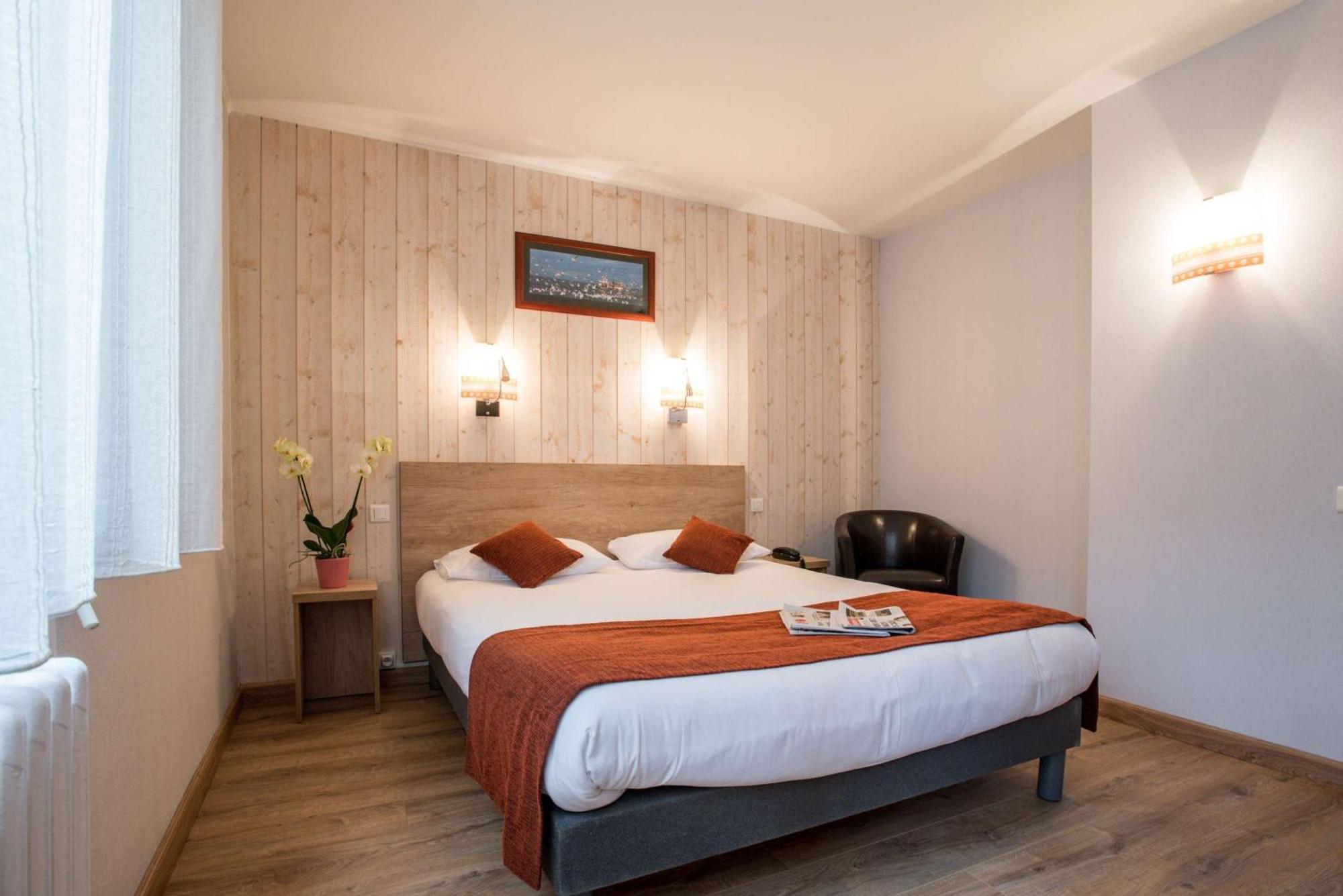 קונקרנו Brit Hotel Des Halles מראה חיצוני תמונה