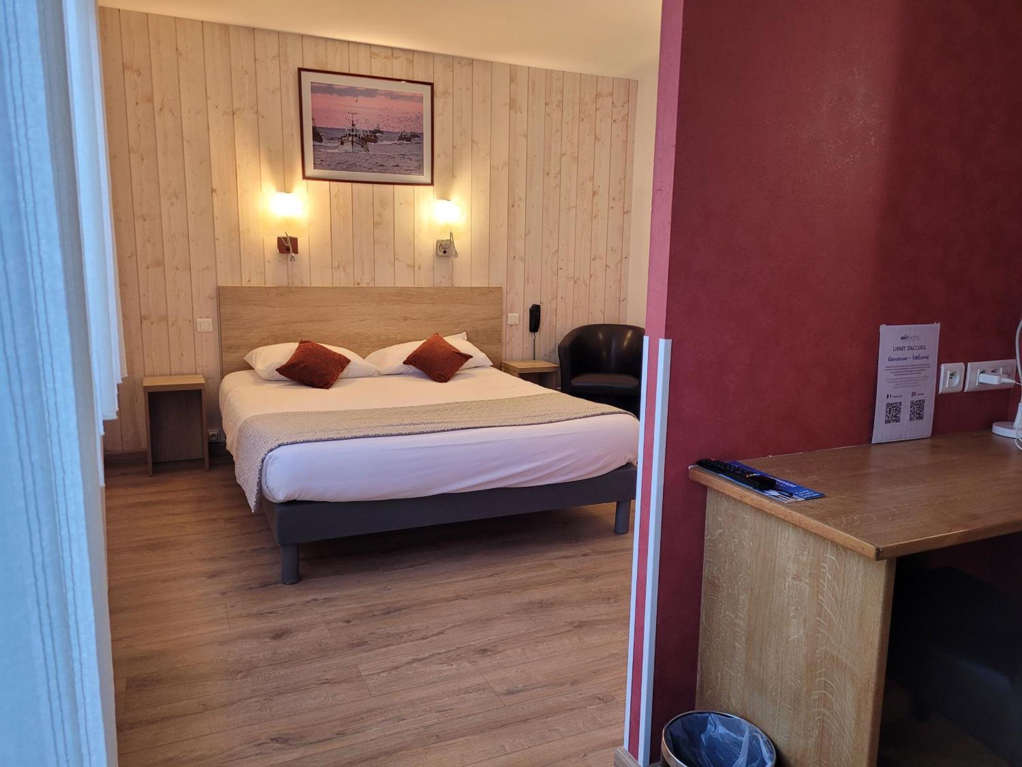 קונקרנו Brit Hotel Des Halles מראה חיצוני תמונה