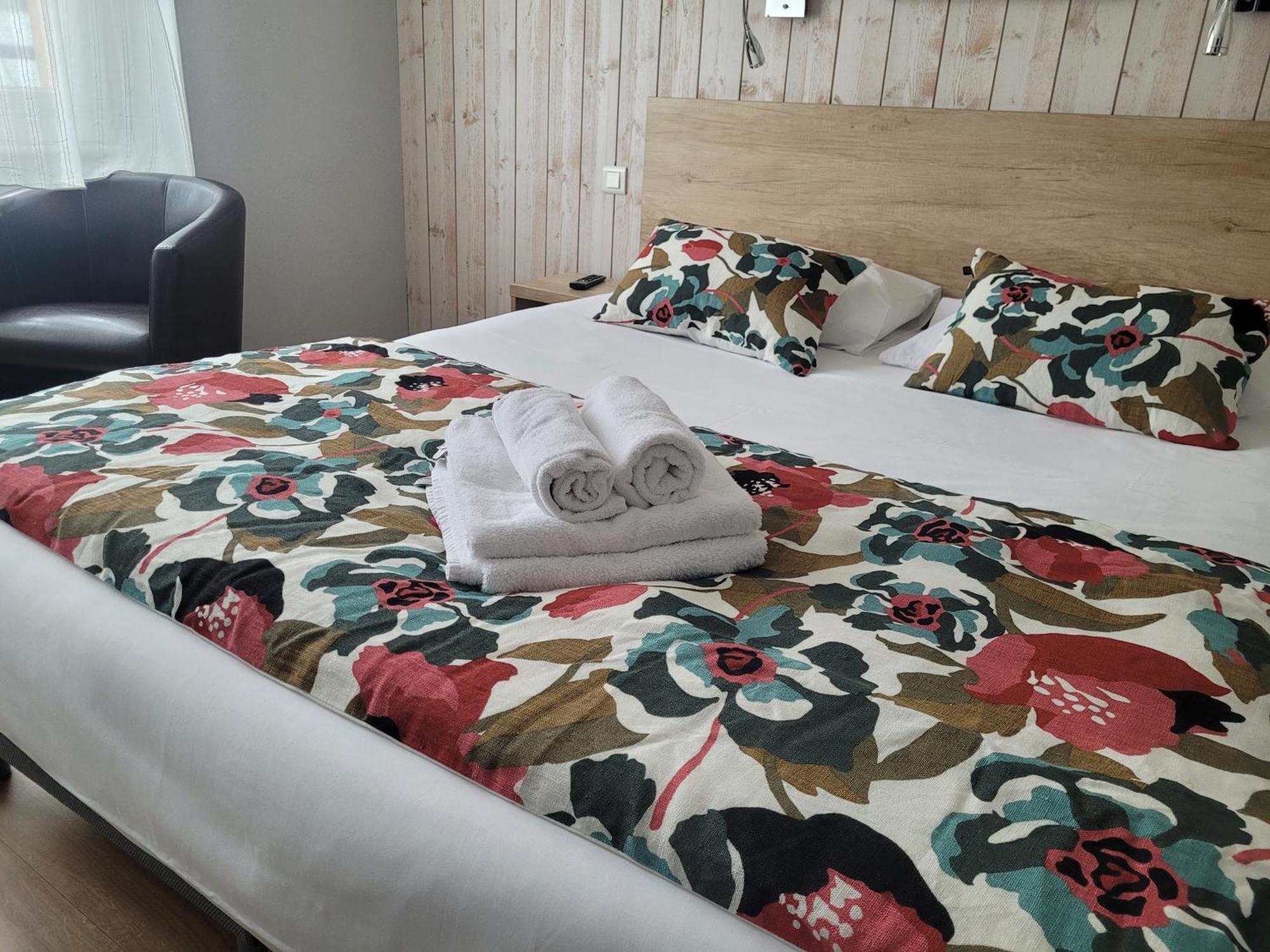 קונקרנו Brit Hotel Des Halles מראה חיצוני תמונה
